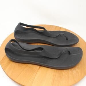 Crocs Sandals Womens 10 Sexy Flip Flop T Strap Minimalist Lightweight Comfort